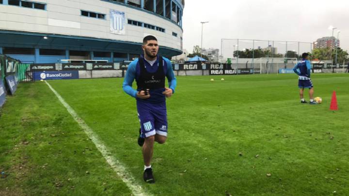 Racing anunció hoy de manera oficial la contratación del volante ofensivo David Barbona, con quien ya tenían todo cerrado desde hace varios días.