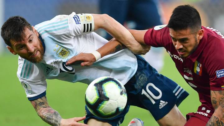 Rodríguez defiende a Leo Messi: "Nos está ayudando mucho"