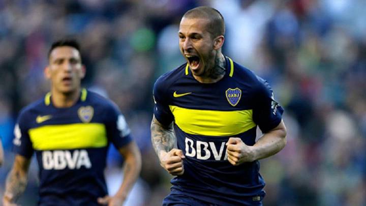 La oferta de “entre 15 y 16 millones de euros” que Olympique de Marsella preparó para llevarse a Darío Benedetto parece allanar la salida del jugador.