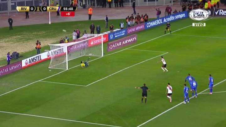 Así fue el penal que erró Matías Suárez en el minuto 99'