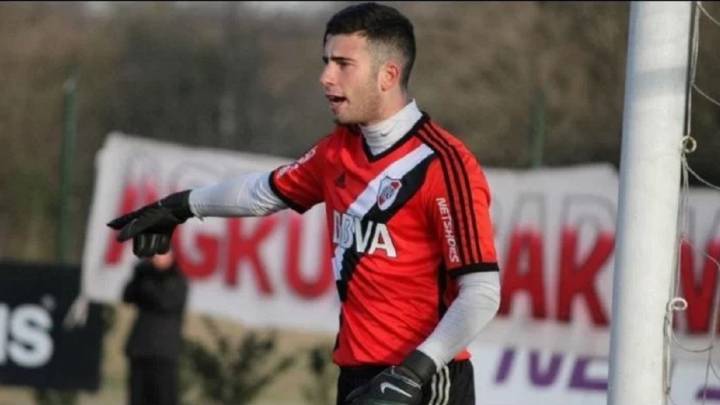 Un ex arquero de River busca club a través de Twitter