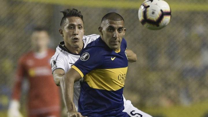 El Xeneize igualó 0-0 ante Liga de Quito, en la Bombonera y se metió entre los cuatro mejores. Espera por Cerro o River. Salvio y Ábila se lesionaron.