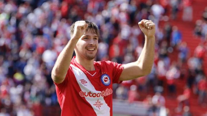 Argentinos mantuvo el invicto y hundió aún más a Gimnasia