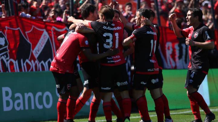 Newell's goleó a Huracán y llega entonado al Clásico