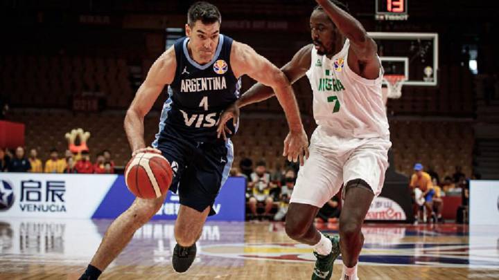 Argentina se sacó de encima a Nigeria con un gran Scola
