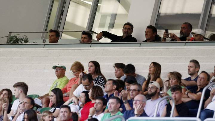 Angelici y Bragarnik, juntos en el palco de la cancha del Elche