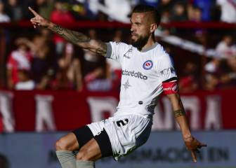 Argentinos golpea al Tomba