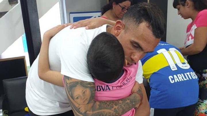 El Apache recibió a la niña en La Bombonera y compartieron un momento inolvidable.
