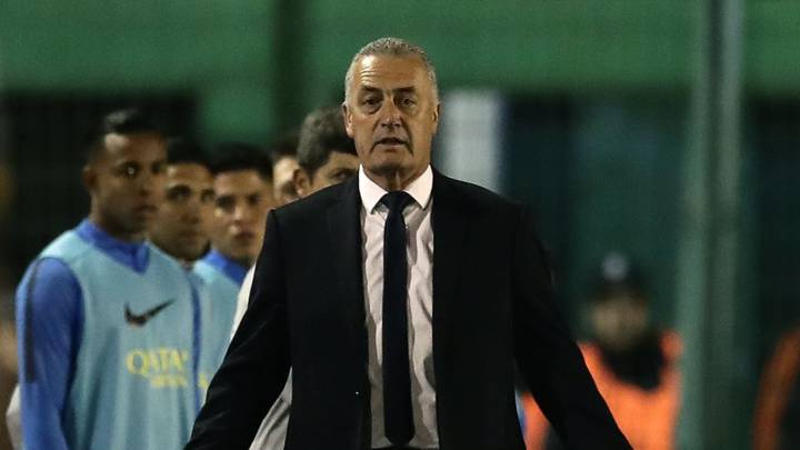 Vuelve a las bases: Alfaro probó con línea de 4