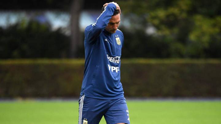Argentina viaja a España y Scaloni planea varios cambios