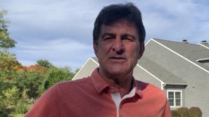 El delantero campeón del mundo con la Selección argentina en 1978 desmintió lo que se ve en las imágenes que publicó la institución de La Ribera: “Supieron cortar y poner otra frase”.