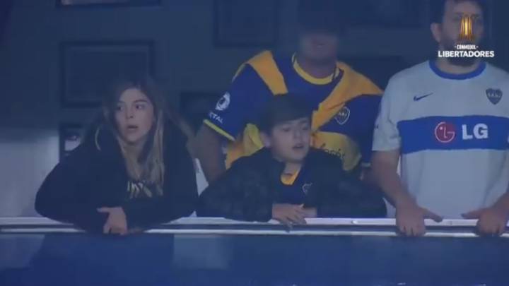 De Boca como mamá y el abuelo: Benjamín Agüero, hijo de Gianinna y el Kun, está en La Bombonera alentando al Xeneize