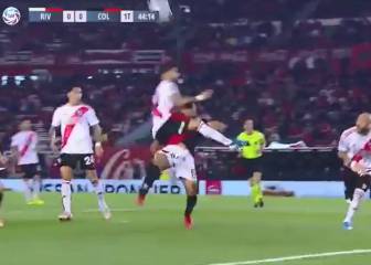 ¿Dónde iba Casco?: claro penal del lateral que no señaló Lamolina