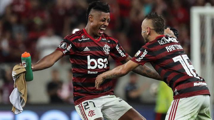 El conjunto carioca venció con autoridad a Corinthians gracias a los tres goles de su delantero en apenas tres minutos de juego. Un paso más cerca del título.