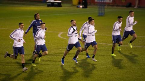 Messi y Agüero, en el gimnasio en la práctica de Argentina