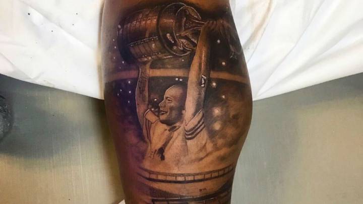 Carlos Sánchez y un tatuaje en su cuerpo bien riverplatense