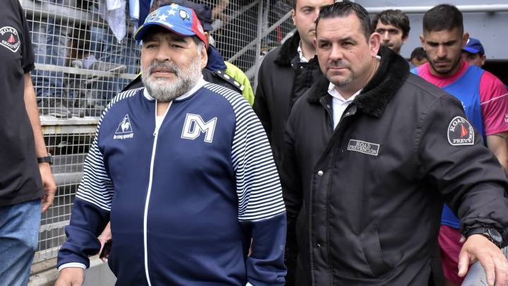 El Pincha se enfrentará al Millonario por la semi del torneo argentino y el Diez arengó al plantel de Caseros.