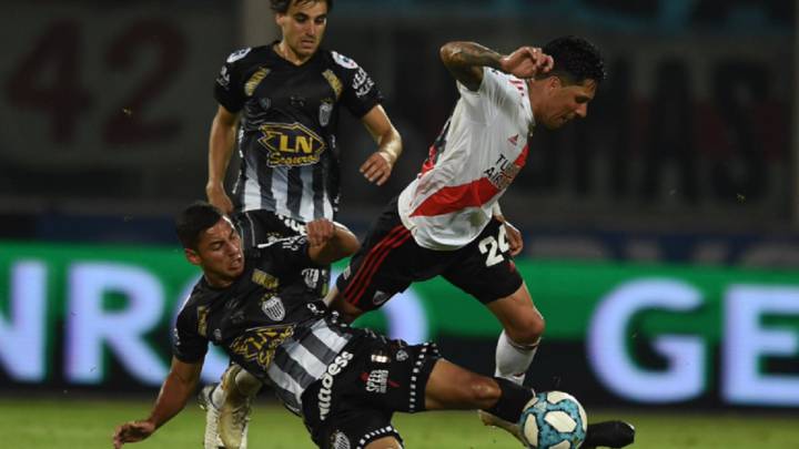 El mediocampista del Millonario cayó mal sobre el final del partido ante Estudiantes de Buenos Aires, aunque Gallardo adelantó que podría estar contra Flamengo.