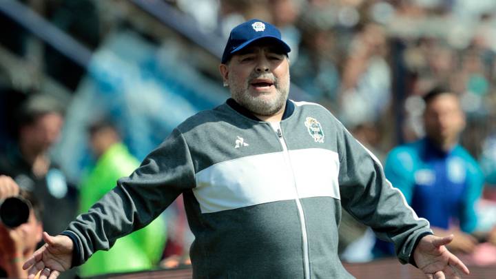 Maradona: "Riquelme no puede venderse al mejor postor"