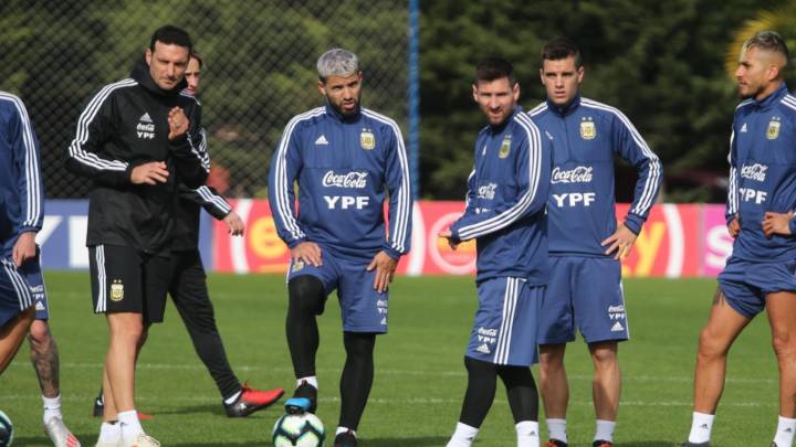 Scaloni: "Es fundamental tener el apoyo de los referentes"