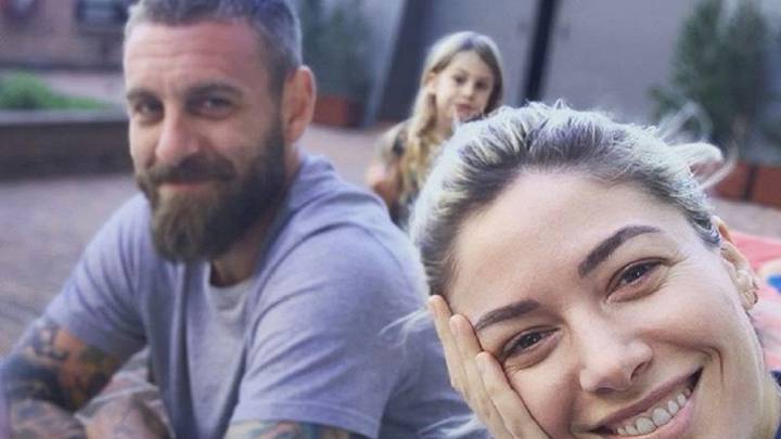 La actriz y modelo le dedicó una tierna publicación al futbolista de Boca por su octavo aniversario.