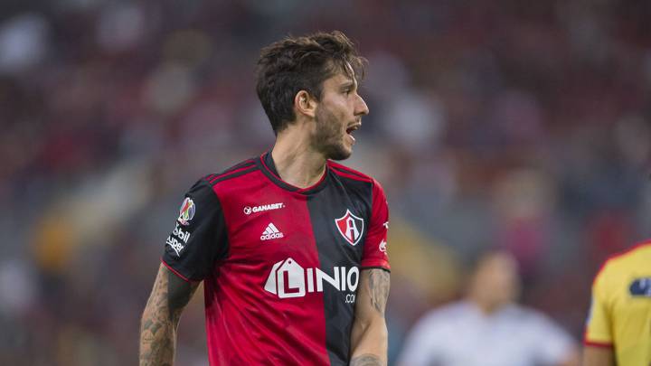 Ricky Álvarez se acerca a Vélez