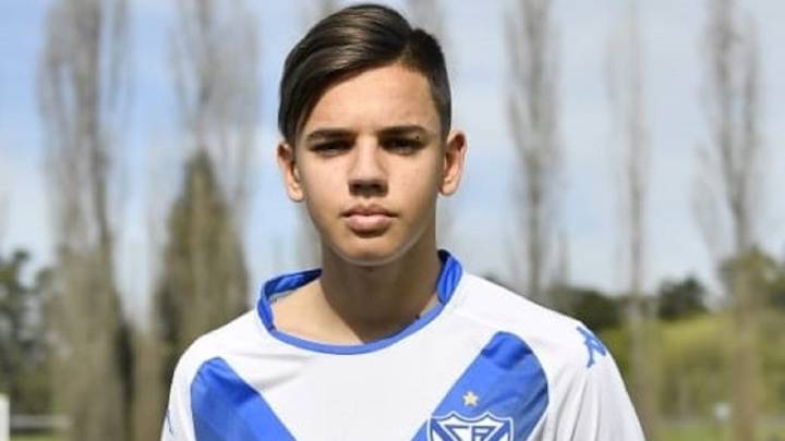 Sigue la fuga de juveniles: otro pibe de Vélez se fue a Italia