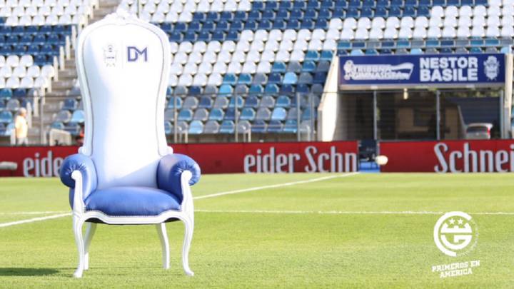 Al igual que Newell’s, el Lobo le confeccionó un asiento al Diez que podrá ser adquirido por los hinchas. Habrá uno por encuentro.