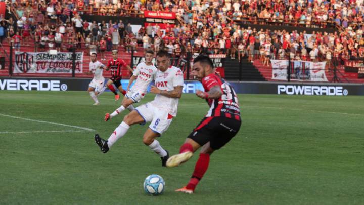 Patronato logró tres puntos de enorme importancia ante Unión gracias a un gol del delantero uruguayo en el tramo final. Bou fue expulsado antes del descanso.