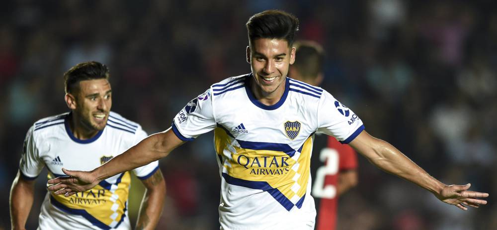 Boca goleó y sigue con vida