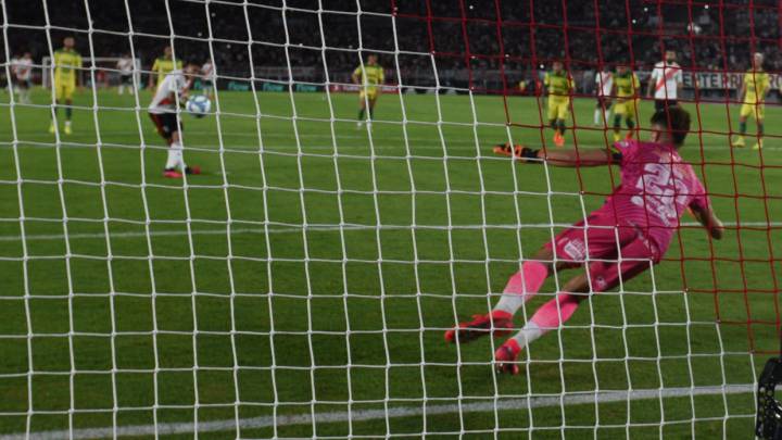 El colombiano entró en el segundo tiempo y le dio al Millonario el juego que le faltaba para empatarle el partido a Defensa y Justicia en el Monumental.