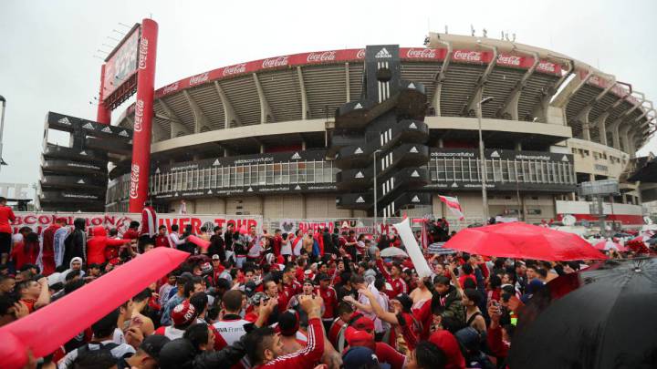 La policía cierra la confitería del Monumental
