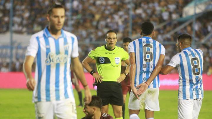 Loustau dio su versión de las polémicas en el partido de River