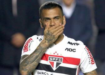Bombazo de Verón: quiere a Dani Alves para Estudiantes