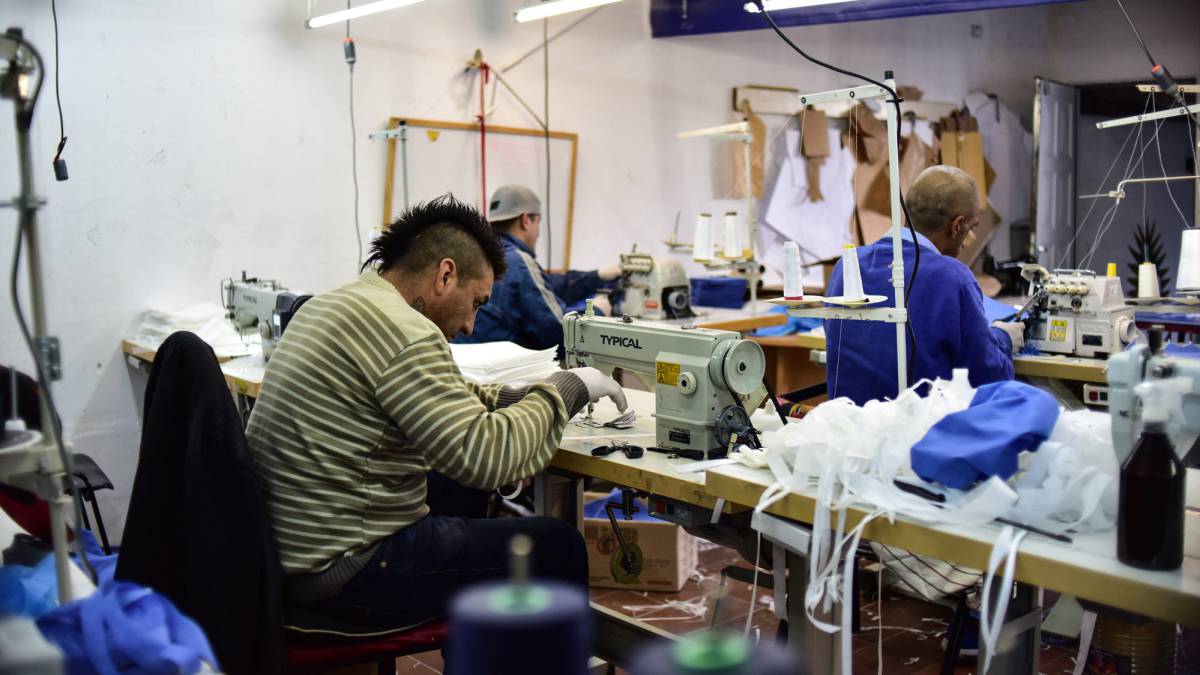 Cuarentena en Argentina: fábricas y tiendas de productos esenciales