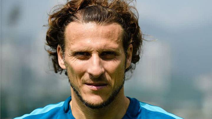 Forlán: "Si me llama Román y la oferta es buena..."