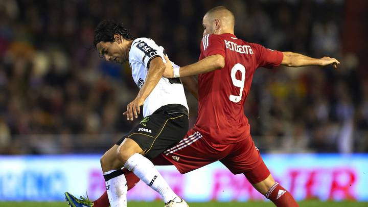Tino Costa le 'robaba' las botas a Benzema en el Lyon