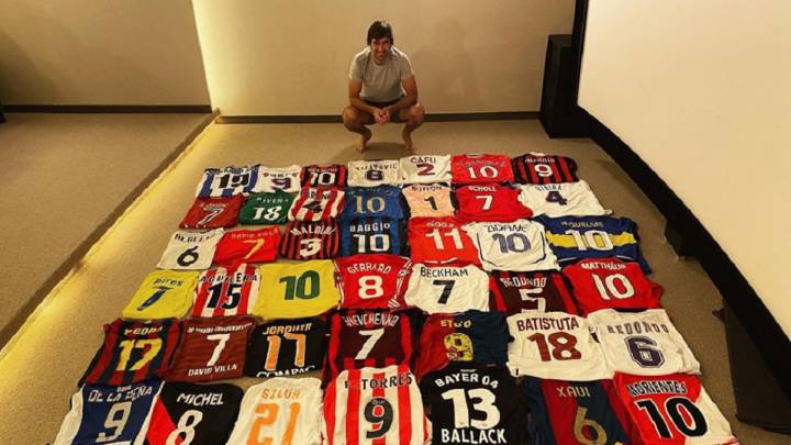 Raúl guarda la 10 de Riquelme entre su colección