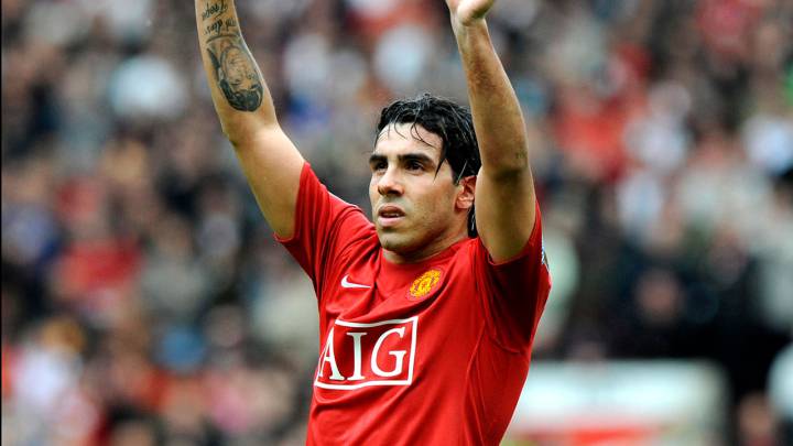 La crítica de Neville a Tevez: "En el United pasaba de todo"