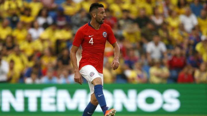 Mauricio Isla, ¿se acerca a Boca?