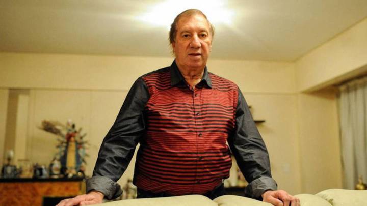 "Bilardo está en su mundo y tenés que hablarle de fútbol"