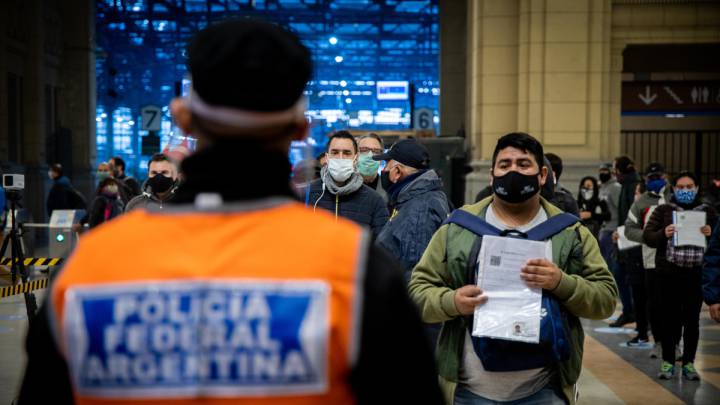 Permisos de circulación en Argentina: cuáles son las diferencias entre esenciales y exceptuados
