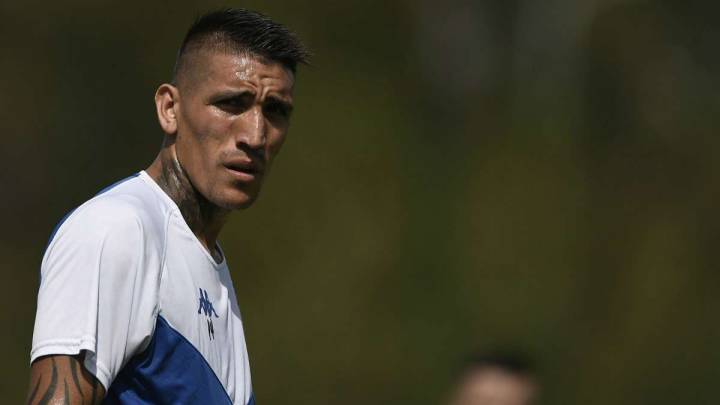 Centurión, a un paso de acordar su continuidad con Vélez