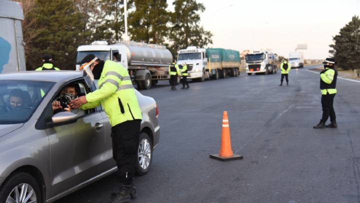 Coronavirus: Santa Fe restinge el ingreso a la provincia y Rosario suspende reuniones familiares