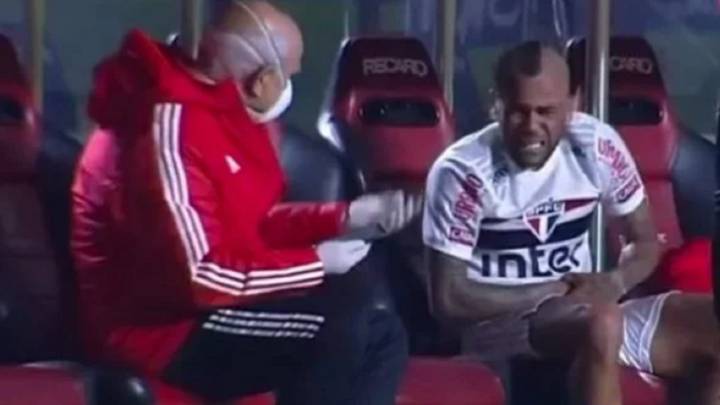 Dani Alves se fracturó y podría no jugar ante River