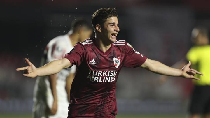 El gran gesto de Julián Álvarez con uno de sus formadores