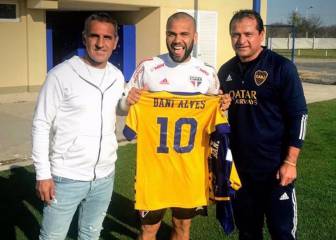 Calienta la previa: antes de jugar contra River, Dani Alves posó con la camiseta de Boca