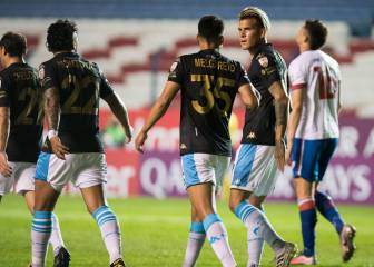 Racing festeja en Uruguay y se clasificó a octavos