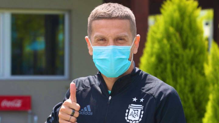 Papu Gómez se vuelve a Europa sin sumar minutos con Argentina
