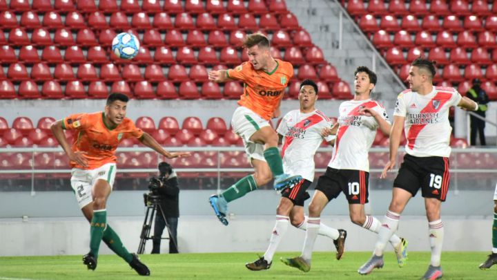 Banfield sorprendió a River y lo venció 3-1 en Avellaneda
